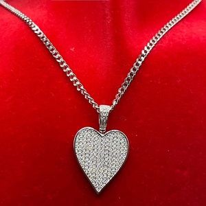 925 silver heart & necklace with moissanite stones.
